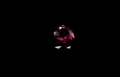 null Pear garnet on paper. 
Weight : 1.33 ct. 

Dimensions : 7.4mm x 6.2 mm