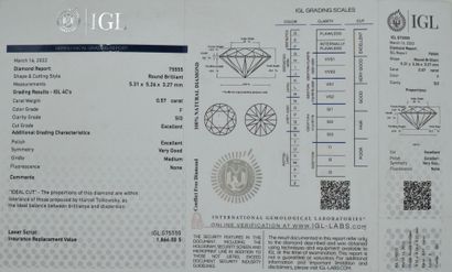 null Round "F" diamond on paper. 

Accompanied by an IGL certificate attesting :...