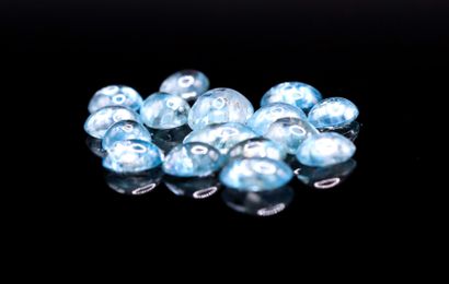 null Important mixture of cabochons of sixteen natural blue zircons. 
Probably Cambodia....