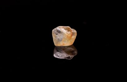 null Two-tone yellow and white sapphire rough on paper.
Probably not heated.
Weight...