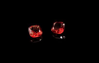 null Pair of orange red spinels on paper. 
Total weight : 0.80 ct. 

Average size...