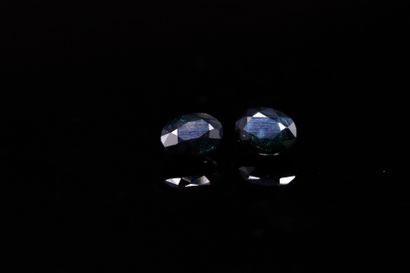 null Pairing of oval blue sapphires on paper. 
Weight : 1.38 ct