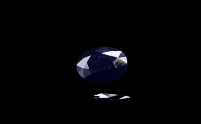 null Oval sapphire on paper. 
Weight : 1.00 ct. 

Dimensions : 6.8mm x 5.2mm