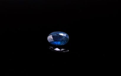 Oval blue sapphire on paper.
Weight : 0.61...
