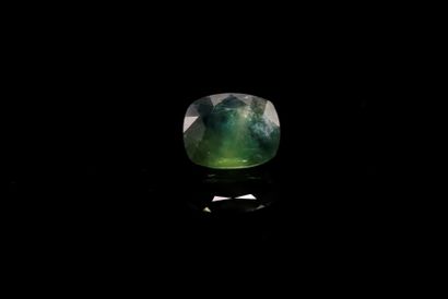 null Blue green cushion sapphire on paper. 
Inclusions.
Weight : 1.82 ct. 

Dimensions...