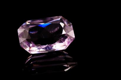 Octagonal amethyst on paper. 
Weight : 11.16...
