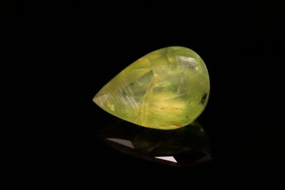Pear yellow sapphire on paper.
Weight : 4.56...