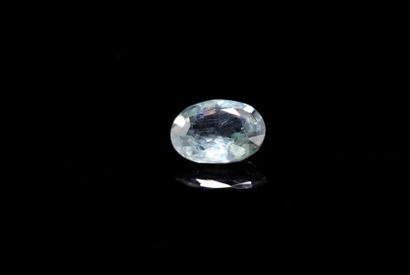 Oval sapphire on paper. 
Weight : 0.64 ct....