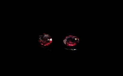 null Matching oval garnets on paper.

Total weight : 2.52 cts.