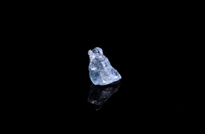 null Raw aquamarine on paper. 
Weight : 10.06 cts. 

Dimensions (approx) : 16.7 mm...