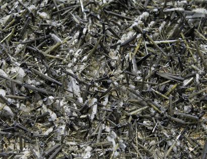 null Tourmaline : parterre d'aiguilles vert foncé (certaines creuses) sur albite...