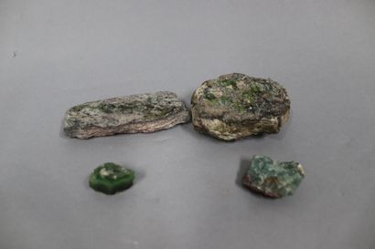 null Péridot, olivine : quatre spéciens cristallisés.

Lattaquie, Syrie 

 Dimensions...