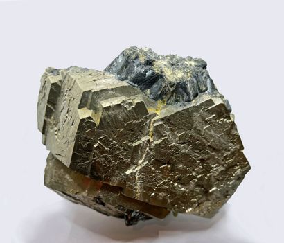 null Pyrite : exceptionnel pentagono-dodécaèdre libre aux faces nettes et plutôt...