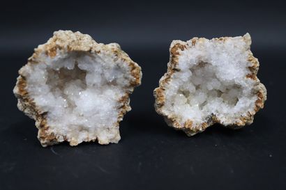 null Deux géodes de quartz
Dimensions : 10 cm