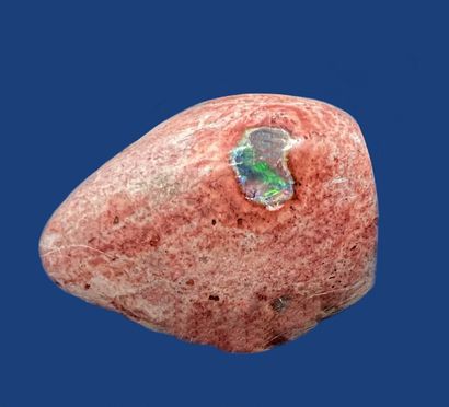 null Opale précieuse : en forme de galet, opale (10 x 5 mm) bleu, vert, rose, incluse...