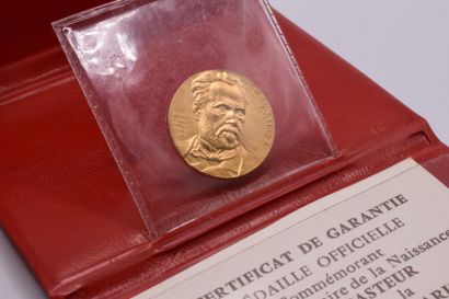 null Gold coin (920%) from the Monnaie de Paris, 150th anniversary of Louis Pasteur's...