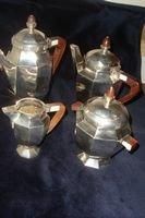 GALLIA Service à thé et café quatre pièces en métal argenté comprenant une théière,...