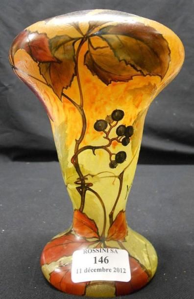 LEGRAS Vase balustre. Épreuve de tirage industriel réalisée en verre marmoréen orange...