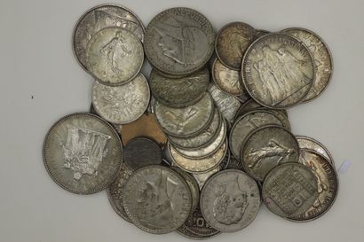 Lot pièces en argent comprenant : 
- 5 Francs...