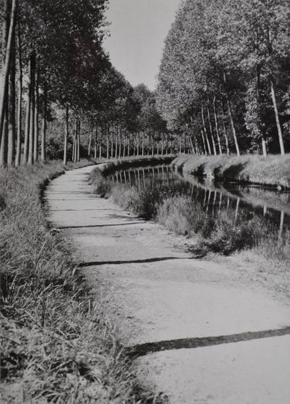 RONIS WILLY, 1910-2009 Chemin de halage Photographie en noir et blanc, tirage sur...