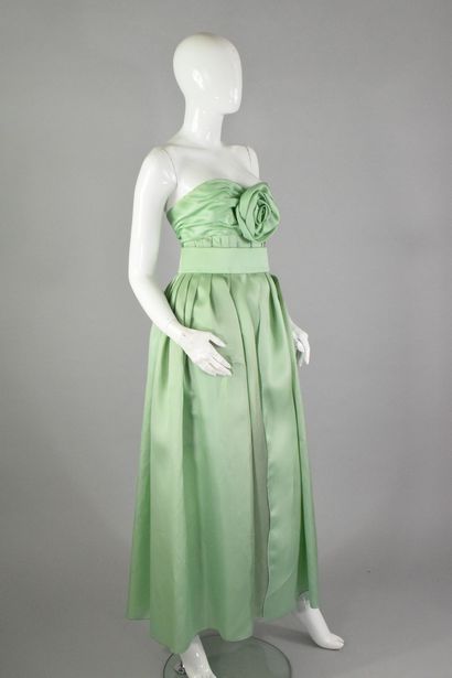 CHLOÉ
Circa late 1980

Almond-green silk...