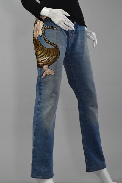 CHLOÉ by Phoebe Philo
2003

Jeans with a...