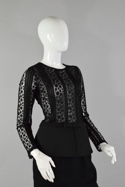 GRACIA 

Black lace top with rigid bottom...