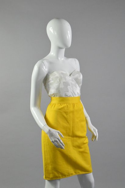 UNGARO Parallele 
Circa 1990

Straight skirt...