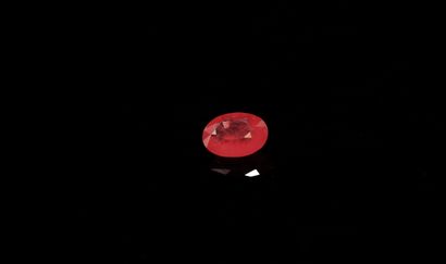 Oval ruby on paper. 
Weight : 1.00 ct. 

Dimensions:...