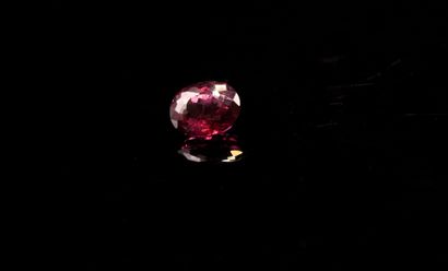 Oval garnet on paper. 
Weight : 1.74 ct....
