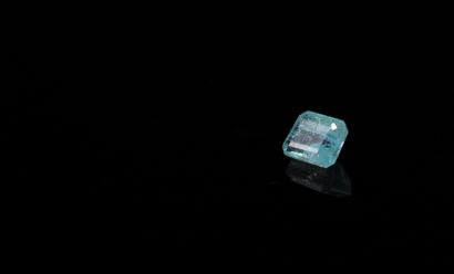 null Rectangular cut emerald on paper. 
Weight: 1.94 ct. 

Dimensions: 7.6mmx= x...