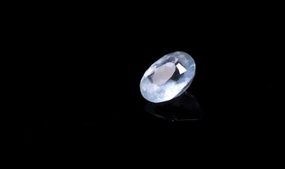 null Oval aquamarine on paper. 
Weight: 2.58 cts. 

Dimensions: 9mm x 7mm