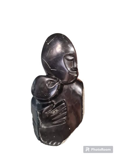 null NATHAN K (XX-XXI)
Maternité 
Sculpture en pierre noire polie, en bas : K. NATHAN,...