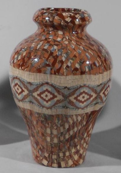 GERBINO Jean (1876 -1966) Vase. Mosaïque de terres, marque au tampon sous la pièce....
