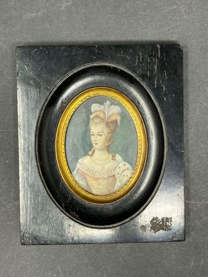 null Lot de deux miniatures 

Jeune femme coiffée de plumes dans le gout du XVIIème...
