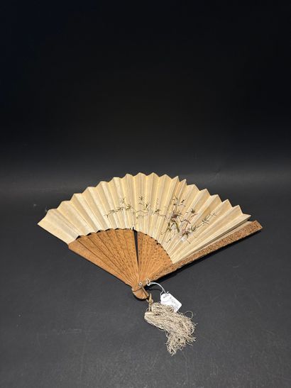 null Asymétrie, Chine, XIXe siècle
Éventail de type plié, à composition asymétrique.La...