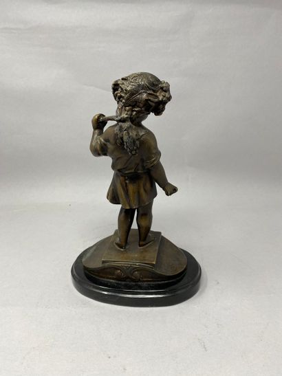 null MOREAU (d'après)
La vendange
Sculpture en bronze figurant un enfant coiffé de...