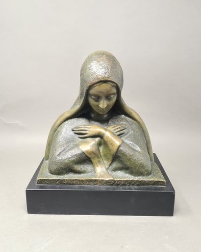 null CAULLET-NANTARD Maria (XIX-XX)
Buste de vierge, les mains croisées sur la poitrine...