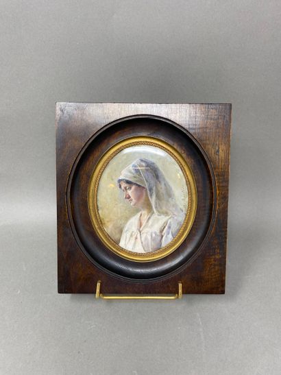 null BASTIDE Alice (1868-1939) 
Infirmière de trois quarts,
miniature ovale, signée...