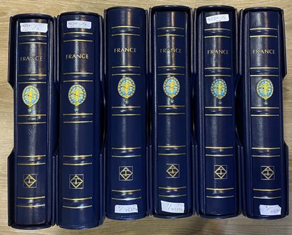Une collection de France en 6 volumes Leuchturm,...