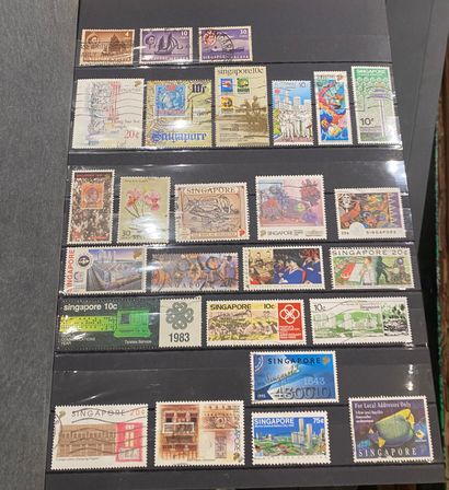 Un volume de timbres d'Asie dont quelques...