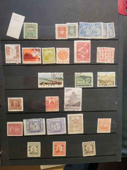 null Un vrac de timbres tous pays en cinq volumes