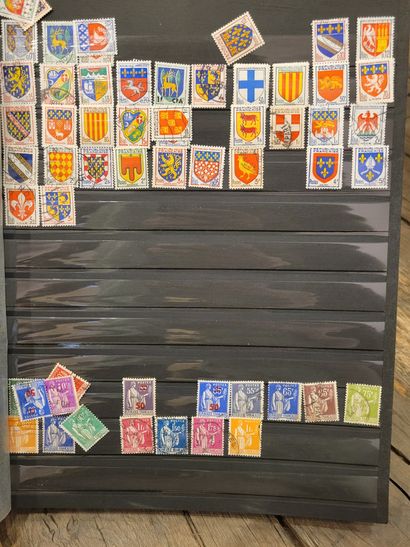 null 4 albums de timbres divers