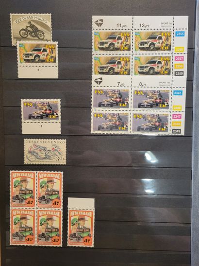 Un vrac de timbres tous pays en cinq vol...