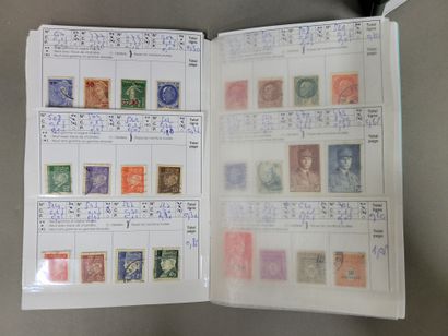 null Vrac en cinq volumes, un classeur et une boîte timbres divers de France dont...