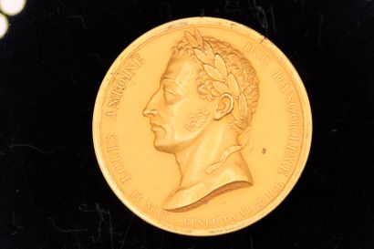 Médaille-boîte en bronze doré, signée 