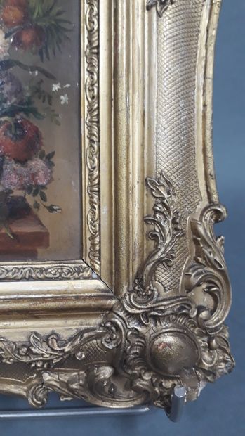 null BAYLE Bertrand Georges (attribué à)
1788-1851

1. Vase de fleurs sur un entablement...
