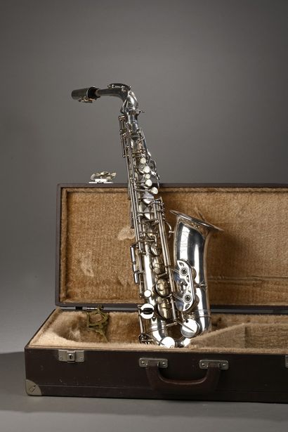 SELMER
Saxophone Alto en mi bémol en laiton...