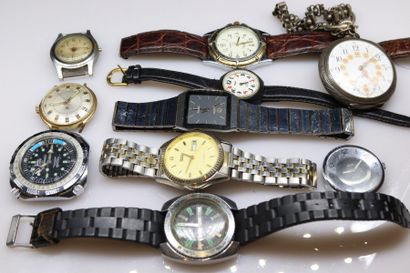 null Lot of silver and metal men's watches including: 
- a silver pocket watch and...