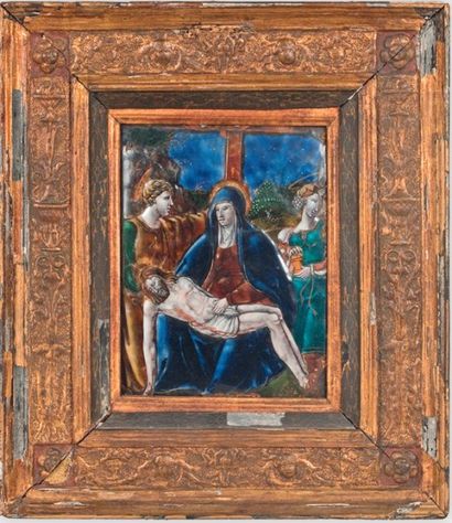 null Email peint représentant une piéta du XVIe siècle. La vierge assise devant la...